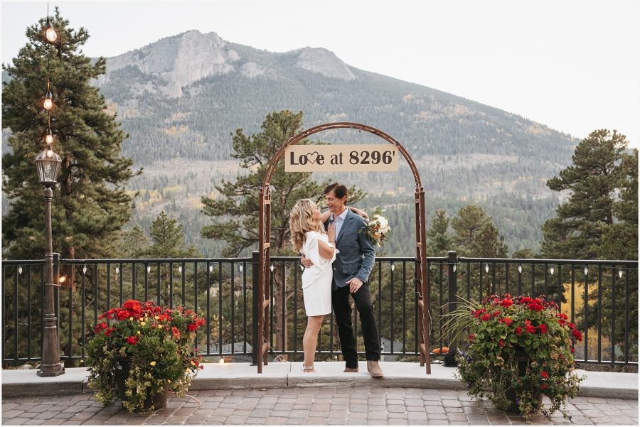 Couple elopes at Della Terra venues near Rocky Mountain National Park