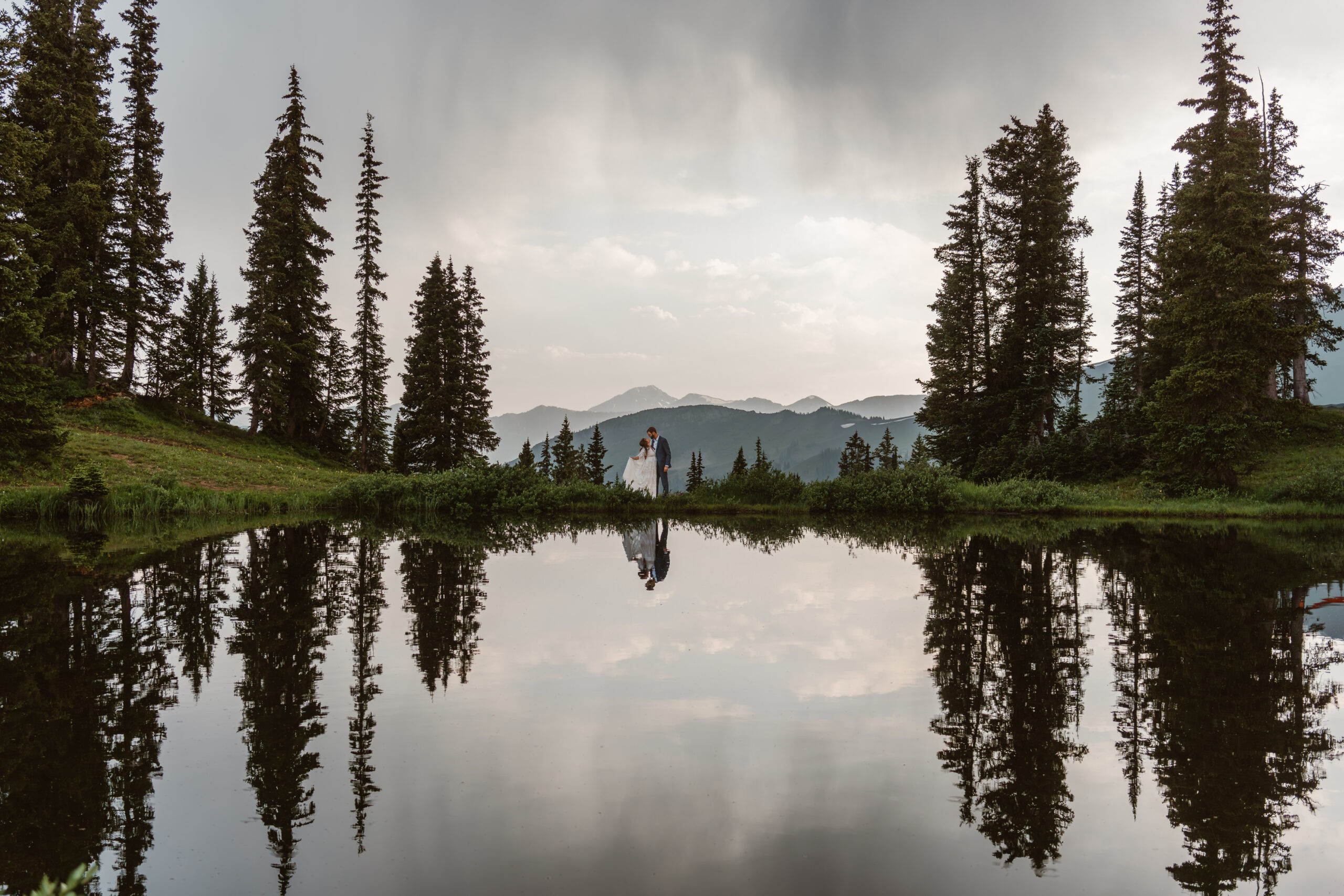 Crested Butte elopement near mountains and a lake