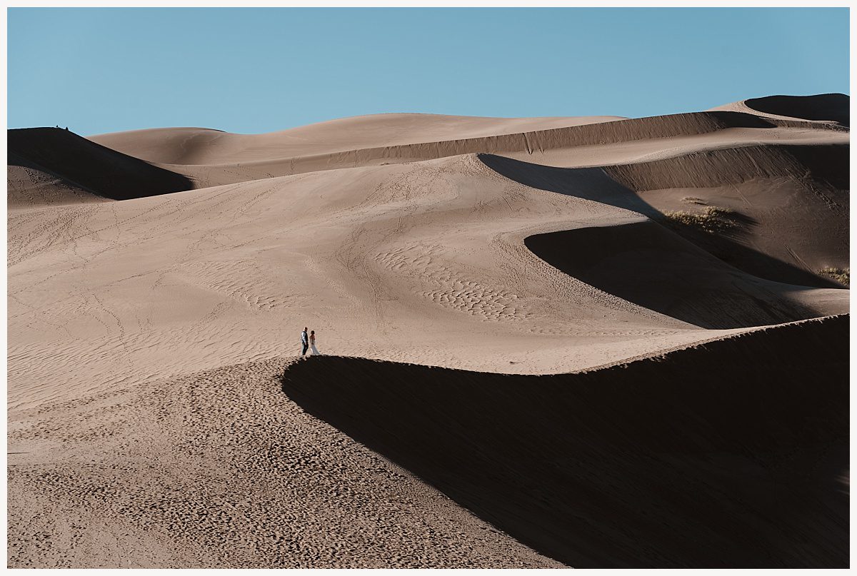 couple eloping in sand dunes, Where to elope, elopement locations, how to pick an elopement location, deciding where to elope, elopement spots, wedding ceremony locations, where to get married outside, married location, where to have elopement location